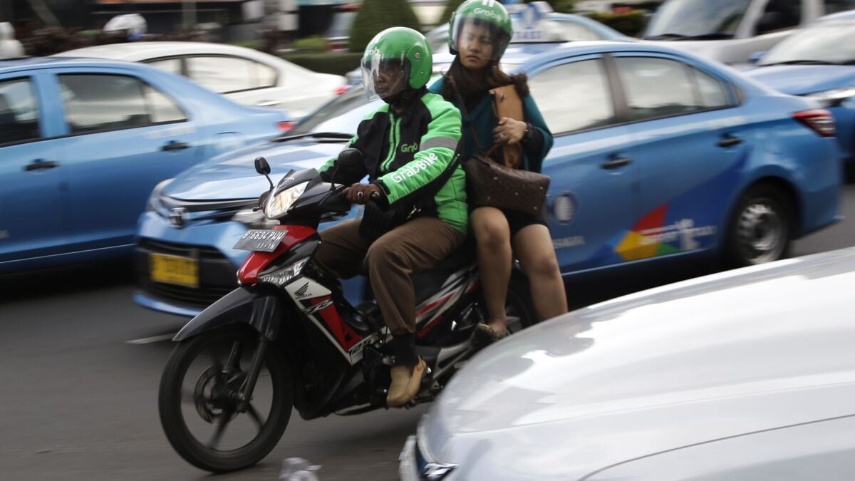 Indonesia's Largest Fleet Of Taxis Teams Up To Beat Ride-hailing Apps